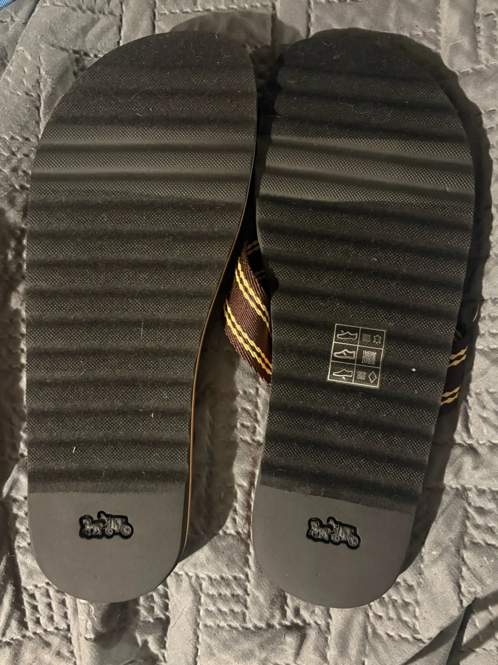 Coach Men's 8.5-9/M Webbing Flip Flop Tan Signature C8896 -  NEW, no box
